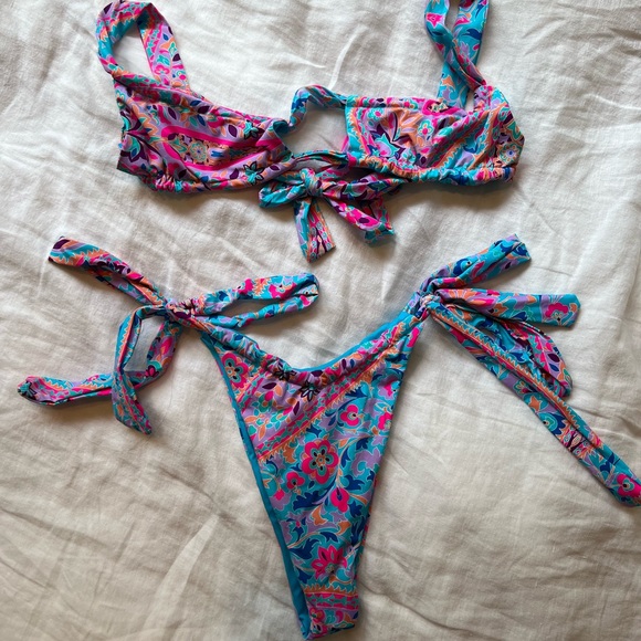 Frankies Bikinis Set - Picture 1 of 4